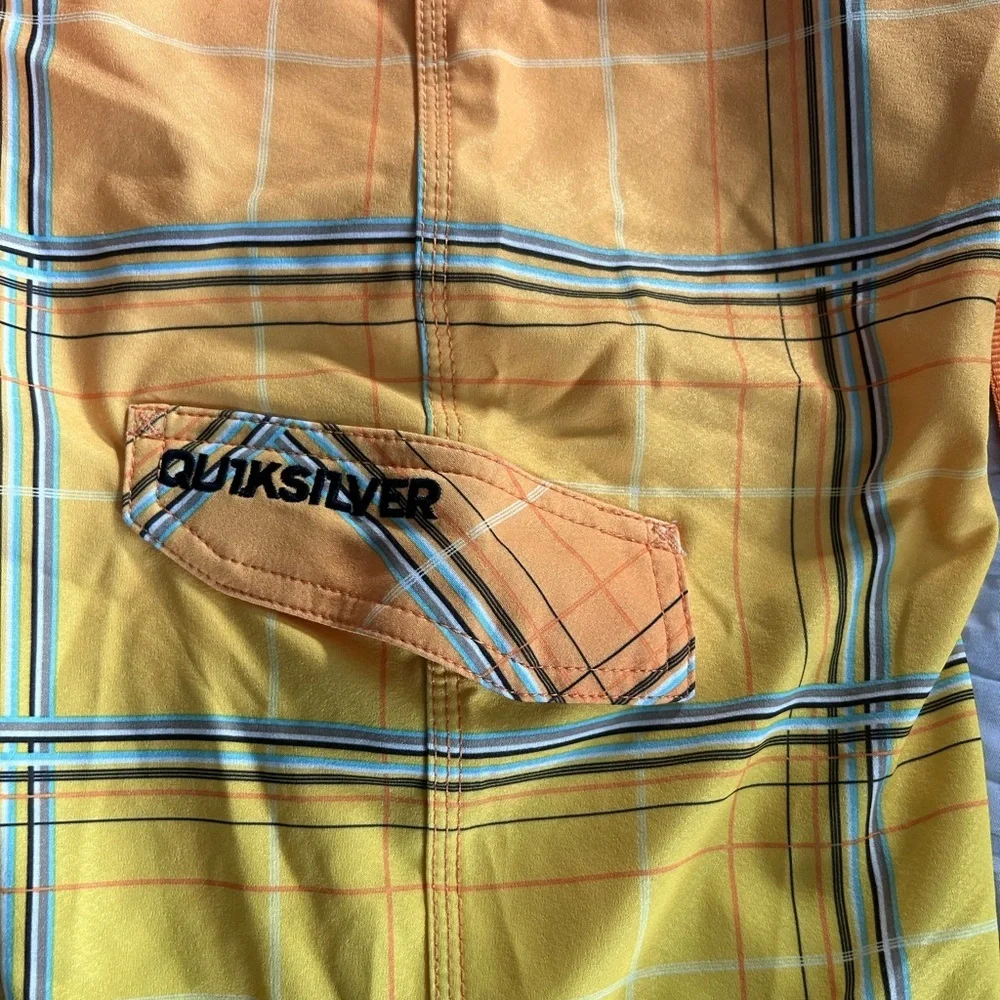 Boys New Quicksilver Board shorts Cypher Stretch size 24 9/10